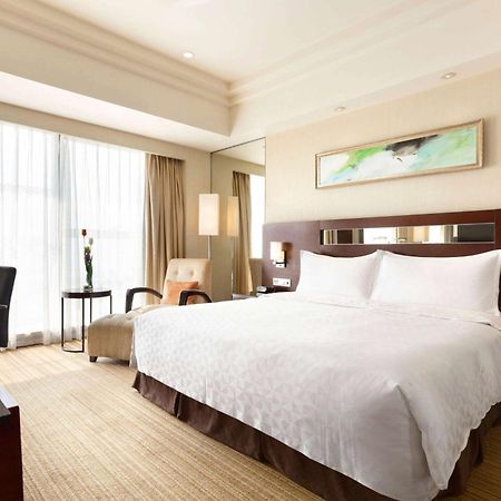 Отель Ramada Plaza Ляньюньган Экстерьер фото