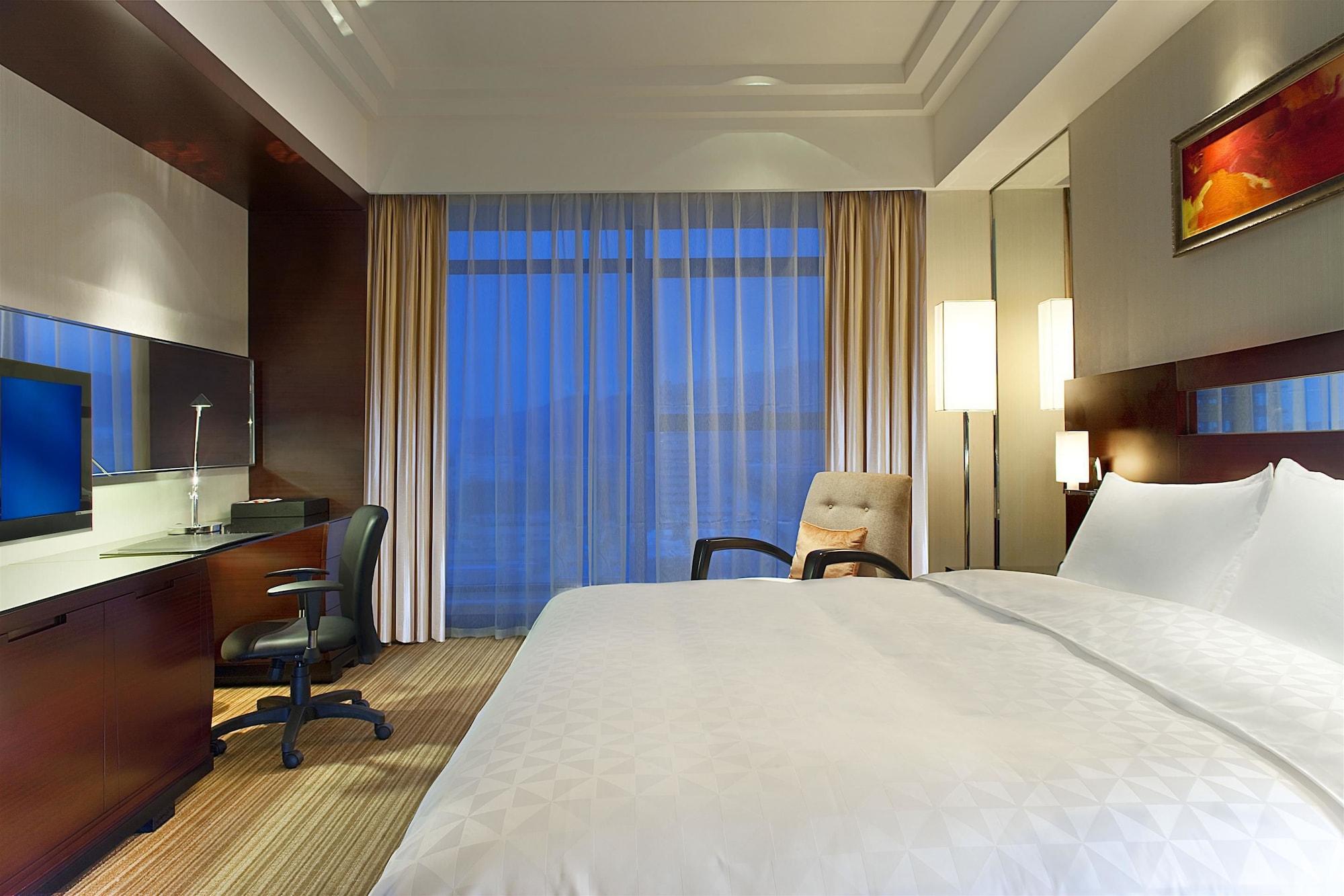 Отель Ramada Plaza Ляньюньган Экстерьер фото